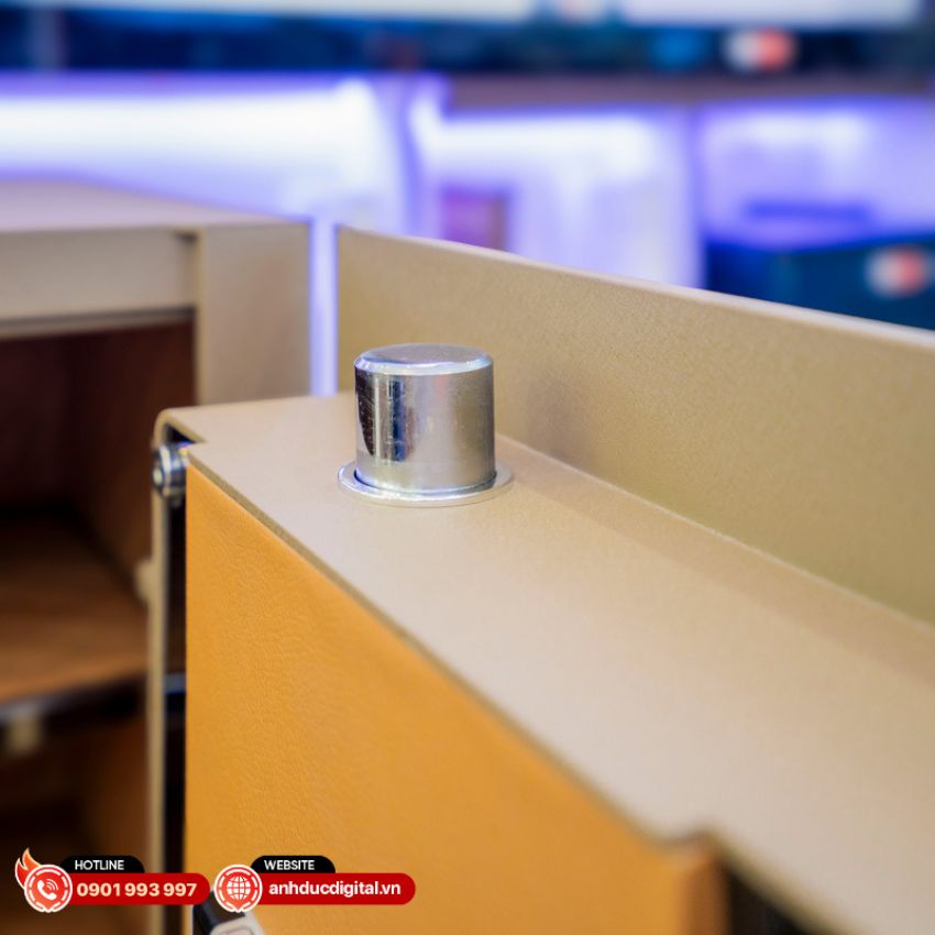 Chốt khoá dày dặn của SBX702