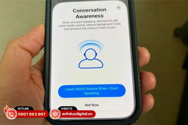 Tính năng nhận biết hội thoại hoạt động rất tốt khi tai nghe biết khi nào người dùng bắt đầu nói chuyện