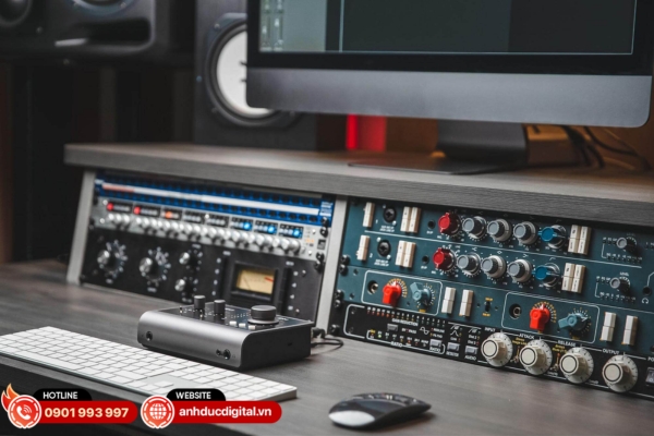 Latency thấp và Direct Monitoring giúp nghe âm thanh gần như không có độ trễ khi thu âm