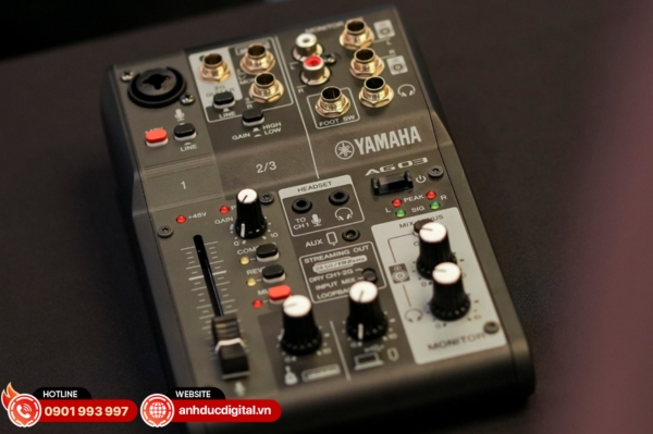 Bàn trộn livestream nên nhỏ gọn, dễ mang theo và thao tác nhanh trong mọi không gian livestream