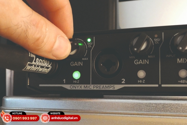 Chất lượng preamp và gain ảnh hưởng trực tiếp đến độ trong, sáng và ổn định của giọng thu âm