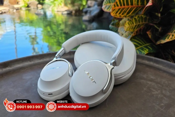 Cá hai thế hệ Bose QuietComfort Ultra Headphones đều có thời lượng pin gần tương đương nhau