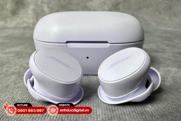 Bose QuietComfort Earbuds hướng đến phân khúc phổ thông nên sử dụng thiết kế dạng chồi tai