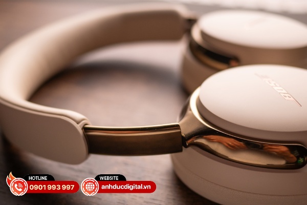 Bose QuietComfort Ultra Headphones 2nd Gen có thiết kế giống như phiên bản gốc với ngôn ngữ thiết kế hiện đại và tối giản