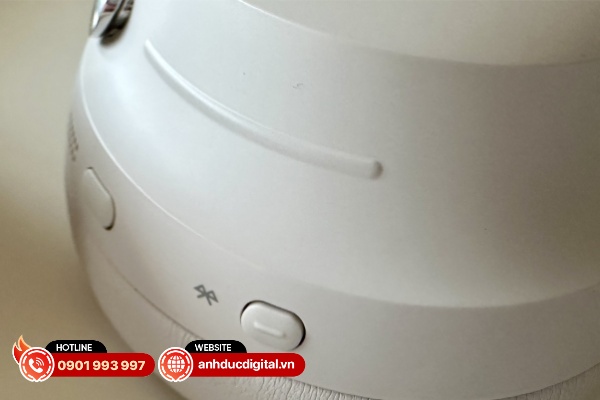 Nút đa chức năng được đặt ở vị trí rất dễ định vị và có thể bấm rất chính xác