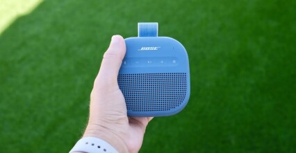 Đánh giá Bose SoundLink Micro 2 – Chiếc loa treo nhỏ gọn đưa âm thanh đến mọi nơi