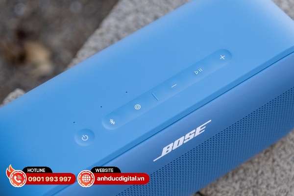 Bose SoundLink Plus có thiết kế dạng hình hộp khối vuông vức