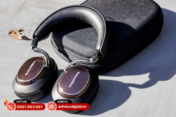 Bowers & Wilkins Px8 S2 giữ được trải nghiệm âm thanh đồng nhất dù sử dụng nhạc có chất lượng thấp hơn
