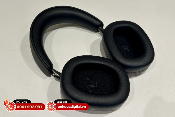 Bowers & Wilkins Px8 S2 được trang bị đến 8 micro