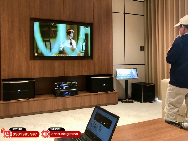 Dàn karaoke JBL DKP70 sở hữu công suất mạnh, âm thanh dày và lan tỏa tốt cho phòng khách rộng