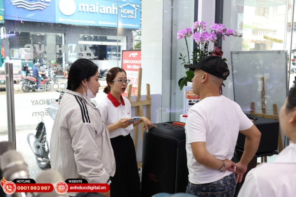 Khách hàng có thể trải nghiệm loa trực tiếp tại cửa hàng để đưa ra lựa chọn phù hợp