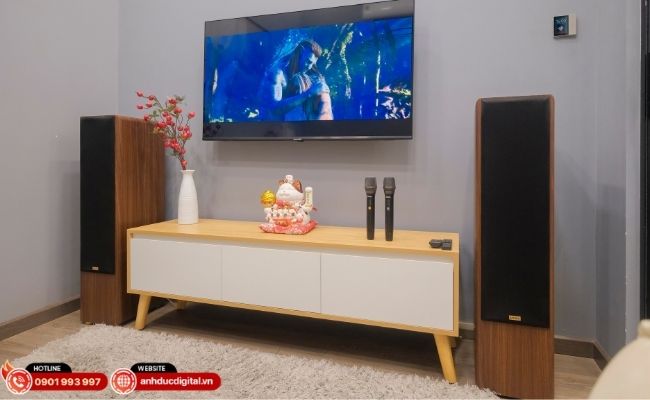 Dáng loa cột đứng bề thế, phong cách Hi-Fi, phù hợp phòng khách hiện đại