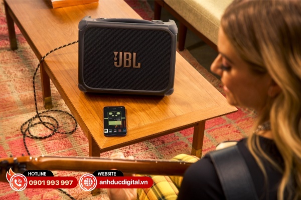 JBL Bandbox Trio sẽ có các tính năng được thiết kế dành cho nhóm người dùng cùng hát hoặc chơi nhạc