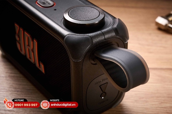 BL Bandbox Solo tuy có kích thước nhỏ gọn, nhưng lại có trọng lượng lên đến 543g và tương đối khá nặng