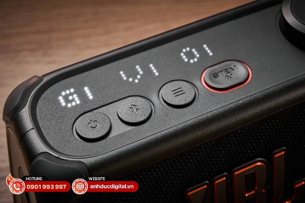 Vòng xoay và nút bấm trên JBL BandBox Solo đều phát ra tiếng dễ chịu khi thao tác