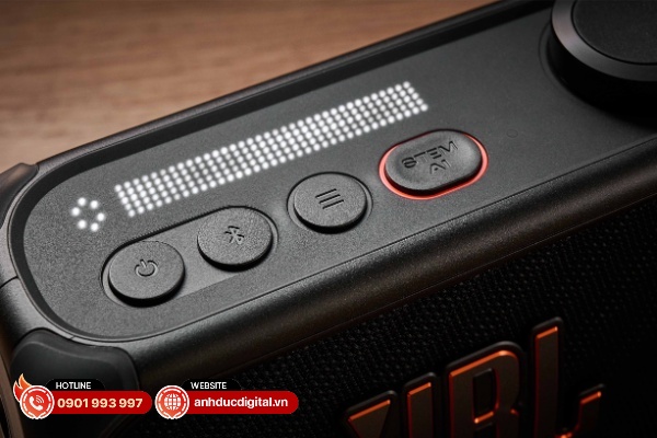 Người dùng có thể sử dụng hệ thống điều khiển trên JBL BandBox Solo để điều khiển độ tách bạch âm thanh