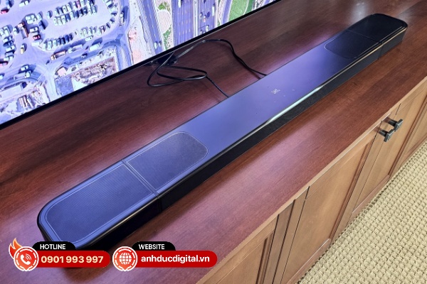 Hệ thống điều khiển trên soundbar cực kỳ đơn giản chỉ với nút điều chỉnh âm lượng và chọn nguồn phát
