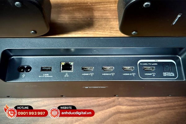 JBL Bar 1000MK2 được trang bị đến 4 cổng HDMI, với 1 cổng trong số đó là HDMI eARC để kết nối với TV và một cổng dây quang