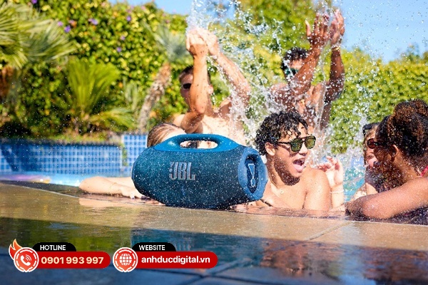 Chiếc loa mang đến hai chế độ đặc biệt là Deep Bass và Punchy Bass