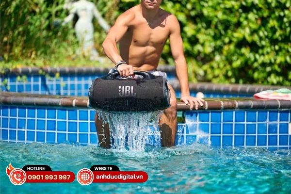 JBL Boombox 4 đạt chuẩn kháng nước IP67