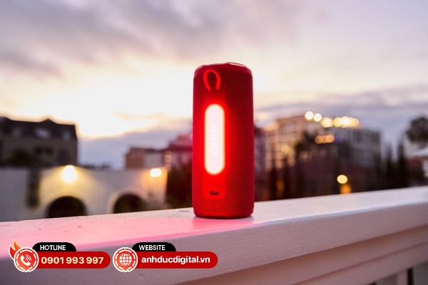 JBL Grip là dòng loa không dây cầm tay nhỏ gọn với dải đèn LEd đặc biệt