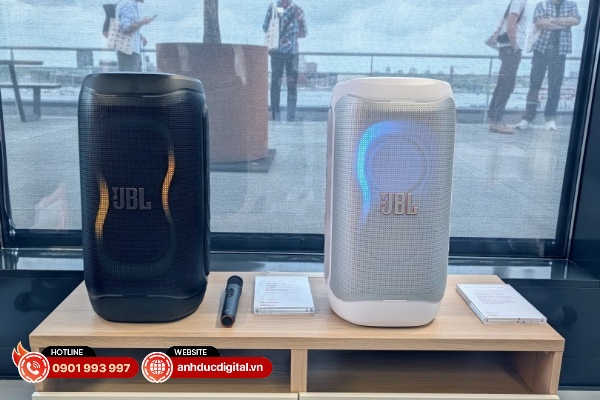 Bộ đôi loa JBL PartyBox 130 với hai tông màu đen và trắng