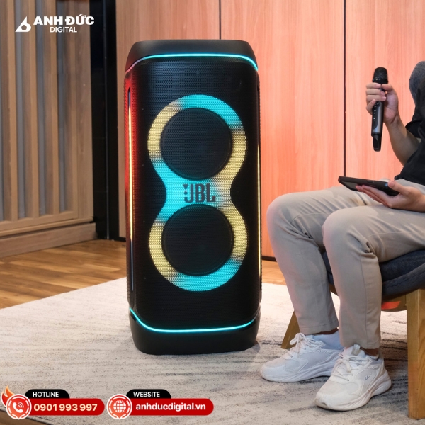 PartyBox 720 mang đến hiệu ứng ánh sáng LED đồng bộ nhịp nhạc, biến mọi không gian thành sàn tiệc sống động