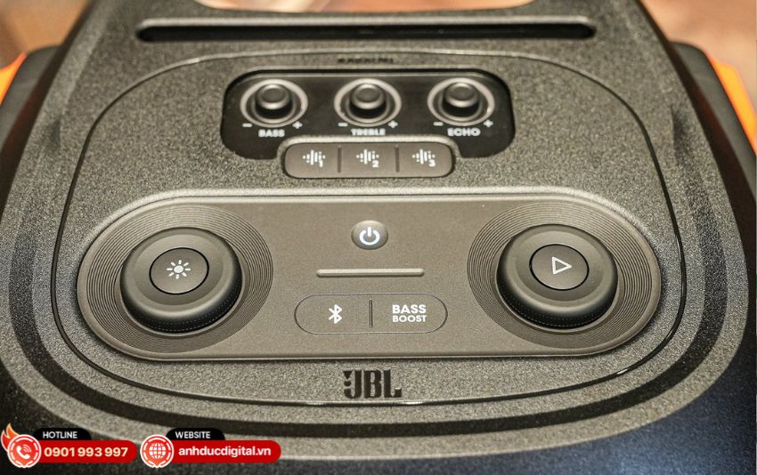 JBL PartyBox 710 với đèn LED đồng bộ nhịp điệu âm nhạc và các chế độ âm thanh cơ bản