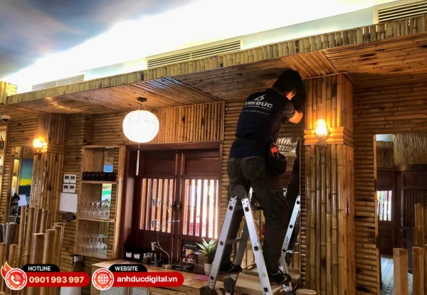 Thi công lắp đặt và đi dây gọn gàng, đảm bảo tính thẩm mỹ và tối ưu không gian nhà hàng