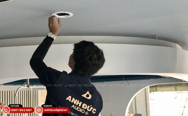 Giải pháp loa âm trần giúp tối ưu diện tích mặt bằng và mang lại vẻ đẹp tối giản cho các không gian kiến trúc hiện đại