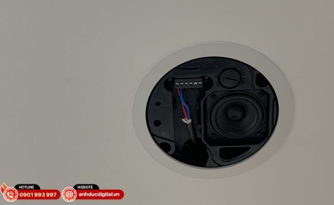 Bose FreeSpace FS2C là dòng loa âm trần bền bỉ, chuyên dụng cho các hệ thống thông báo và nhạc nền tại văn phòng, khách sạn