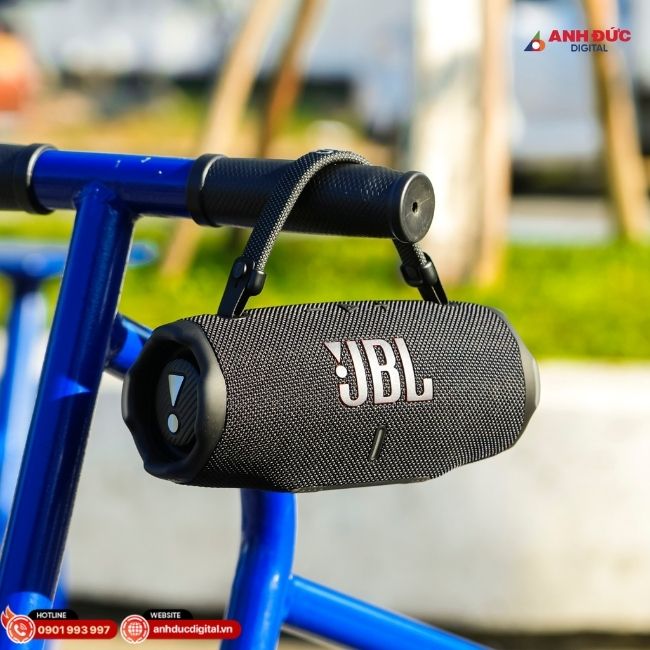 Loa bluetooth JBL nổi bật với âm thanh mạnh mẽ, phù hợp tiệc tùng và không gian ngoài trời