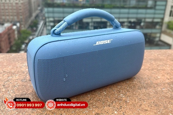 Bose SoundLink Max có thêm tay cầm để mang loa đến mọi buổi tiệc ngoài trời
