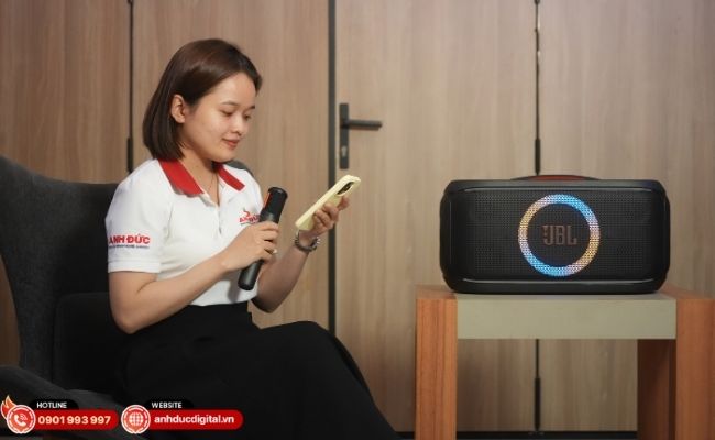 PartyBox On The Go 2 phù hợp phòng khách gia đình, tụ họp bạn bè dịp Tết