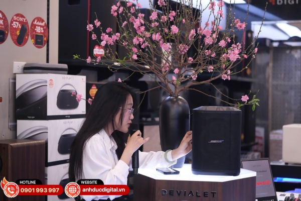 Khách hàng có thể trải nghiệm thực tế sản phẩm tại cửa hàng trước khi quyết định mua, đảm bảo sự hài lòng tối đa