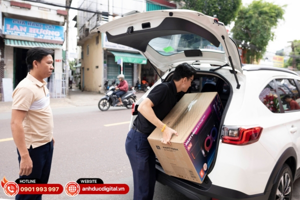 Hỗ trợ khách hàng tận tâm, tư vấn chọn loa và demo trực tiếp tại showroom