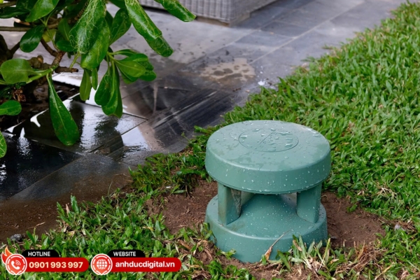 Khả năng chống nước và chống bụi giúp loa sân vườn hoạt động ổn định trong điều kiện mưa nắng ngoài trời