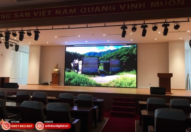 Độ sáng chuẩn + 3840Hz = hình ảnh mượt, quay chụp không bị sọc