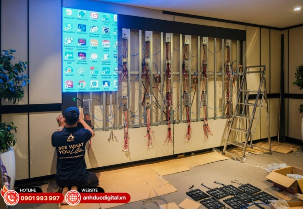 Quá trình thi công màn hình LED tại khách sạn Sanouva được thực hiện chuẩn kỹ thuật, đảm bảo độ chính xác, thẩm mỹ và vận hành ổn định