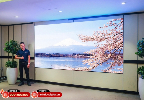 Hệ thống màn hình LED tại khách sạn Sanouva được Anh Đức Audio lắp đặt, mang đến hình ảnh sắc nét và không gian trình chiếu hiện đại