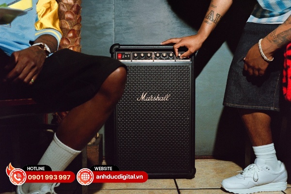 Bromley 750 có thiết kế rất chắc chắn và vững chãi, với lớp lưới loa cao cấp và logo Marshall ở phía trước