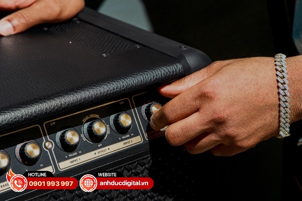 Hai chế độ Dynamic và Loud trên Marshall Bromley 750 phù hợp với các trường hợp khác nhau