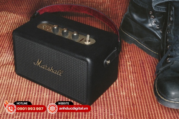 Marshall Kilburn III trông như một phiên bản thu nhỏ của bộ khuếch đại guitar