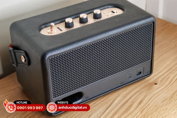 Marshall Kilburn III có cổng sạc Type-C và cổng kết nối AUX 3.5mm