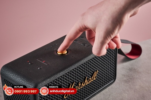 Marshall Middleton II có lớp da vân sần đặc trưng bao phủ ở mặt trên và dưới loa, không chỉ tạo ra vẻ ngoài sang trọn