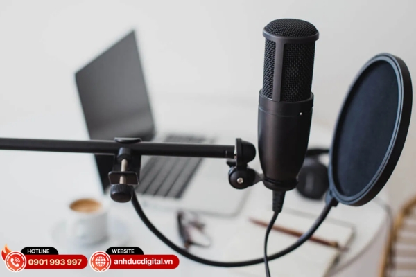 Nên chọn micro tụ điện chất lượng cao để thu âm giọng hát và nhạc cụ trong phòng thu