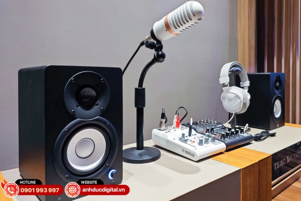 Yamaha YCM01 thu âm giọng hát và nhạc cụ rõ ràng, thiết kế bền, thích hợp phòng thu nhỏ