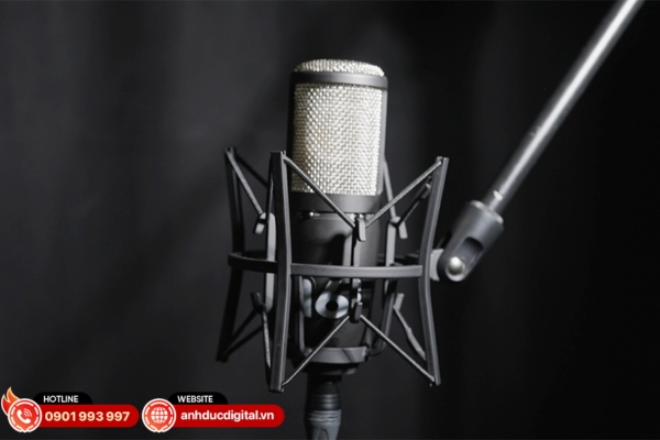 AKG P420 linh hoạt với ba mẫu cực, thu âm giọng hát, nhạc cụ và podcast chất lượng cao