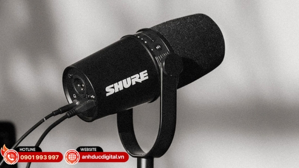 Mic Shure nổi bật với chất âm sạch, giảm ồn hiệu quả khi thu podcast