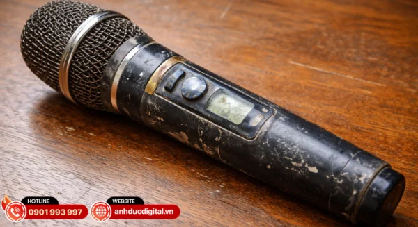 Thiết bị kém chất lượng khiến âm thanh yếu, dễ nhiễu và hay bị hú